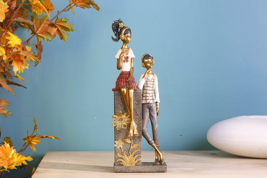 Timeless Love Bond – Elegant Couple Statue