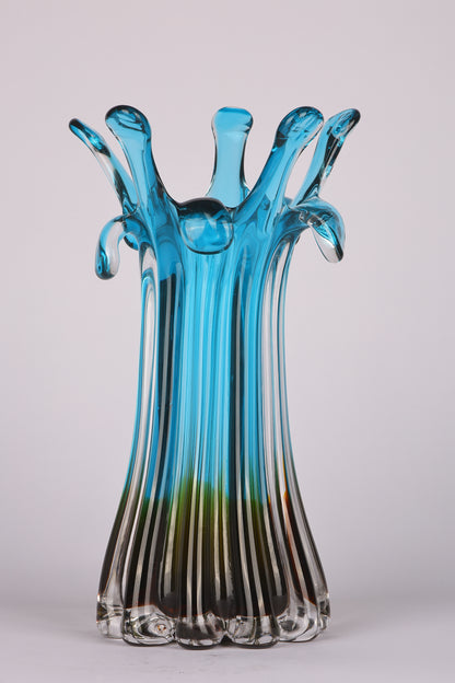 Freeform crystal vase for Artistic Décor