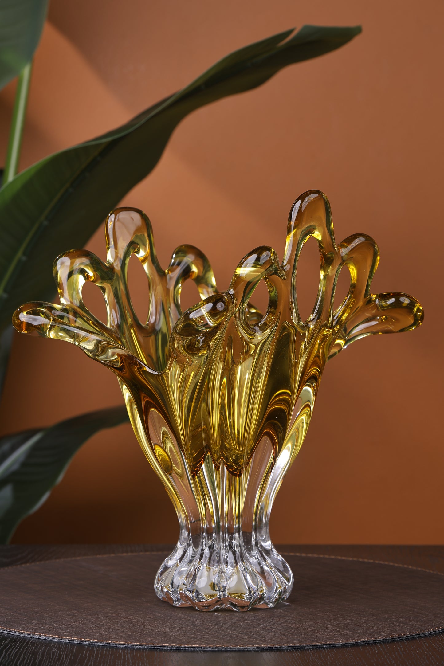 Crystal vase showpiece for table top décor