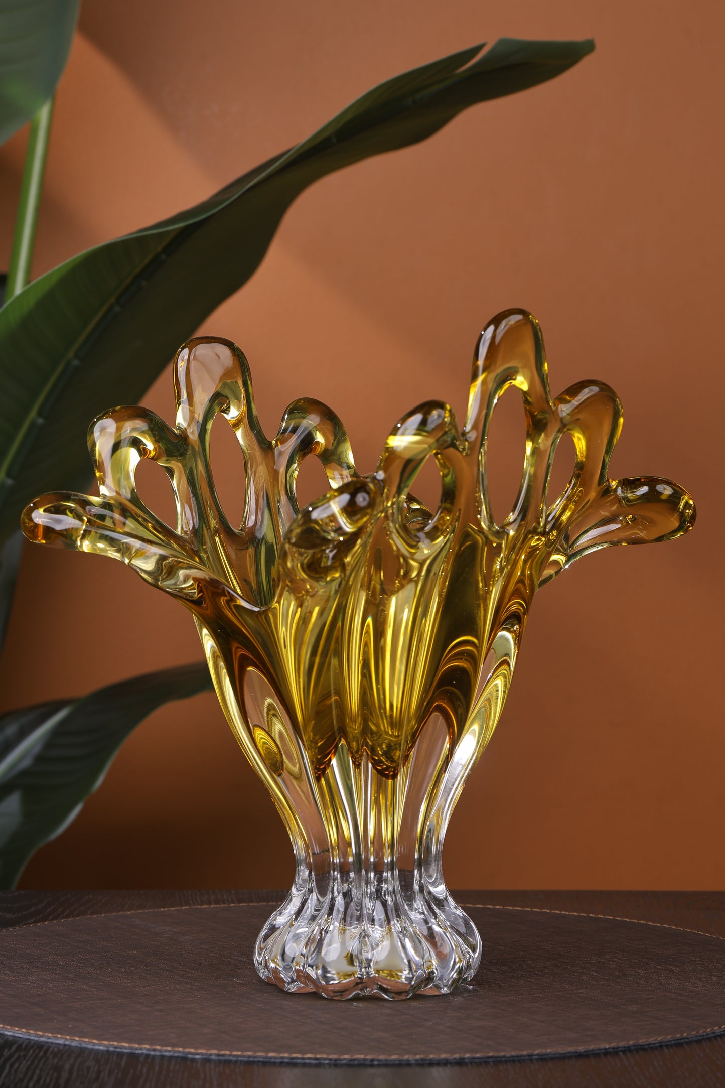 Crystal vase showpiece for table top décor