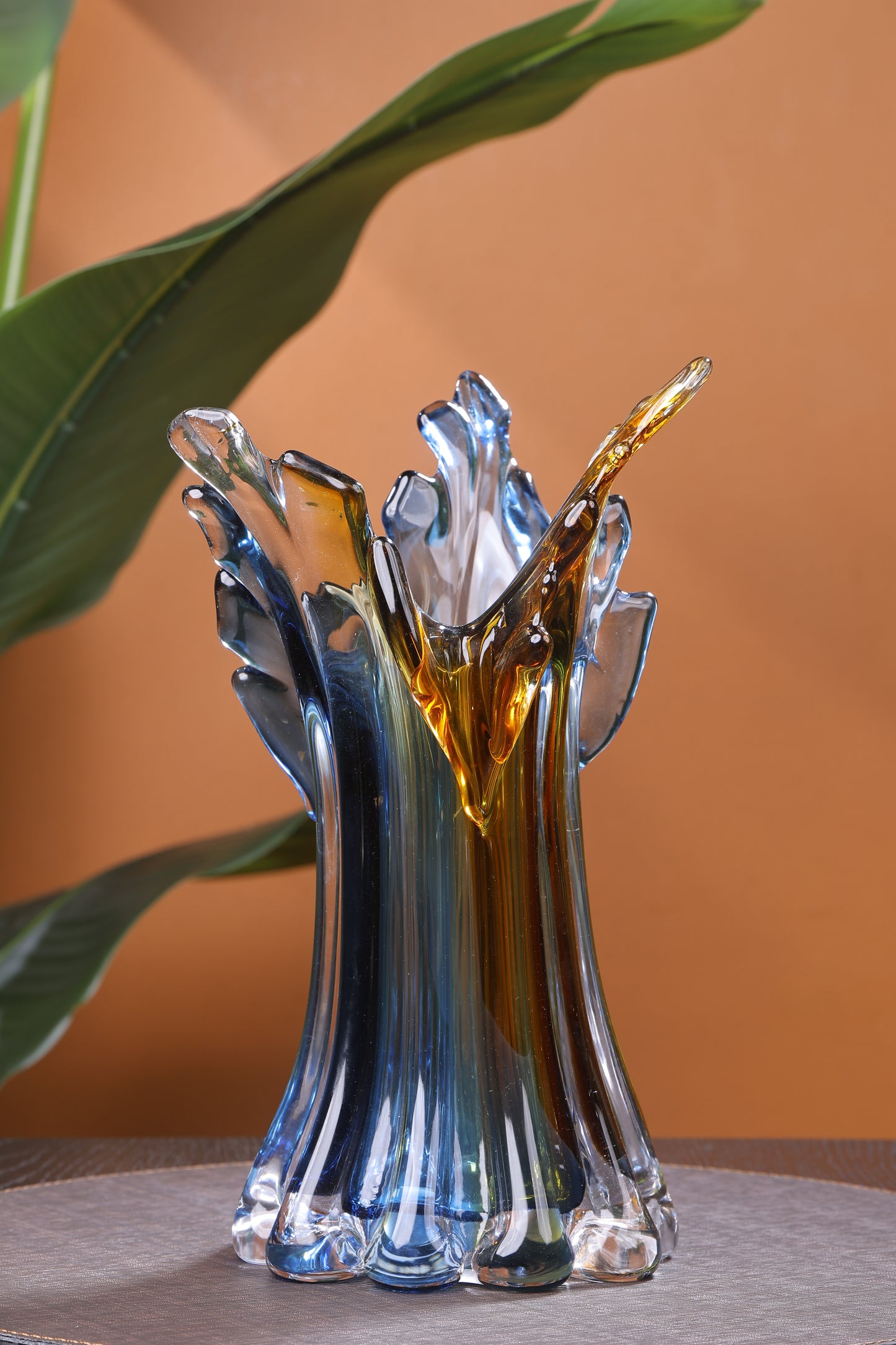 Flowing glass sculpture vase for stylish homes