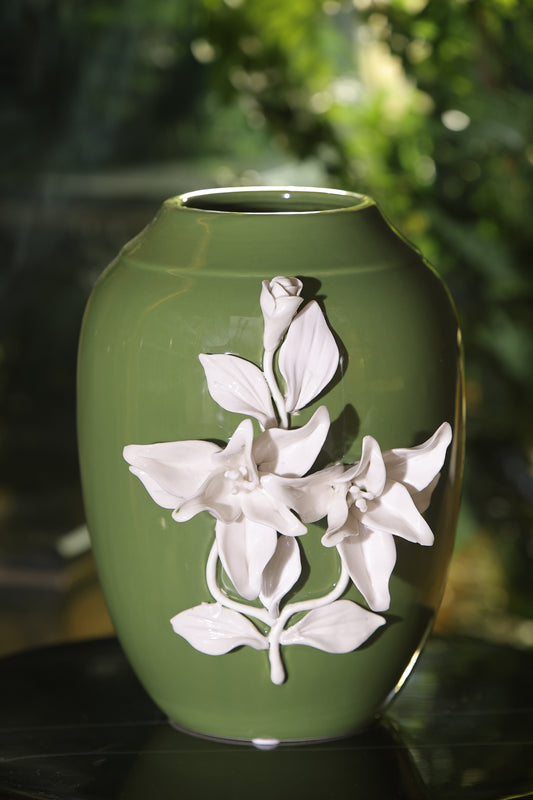 Luxurious Porcelain Vase for Elegant Arrangements